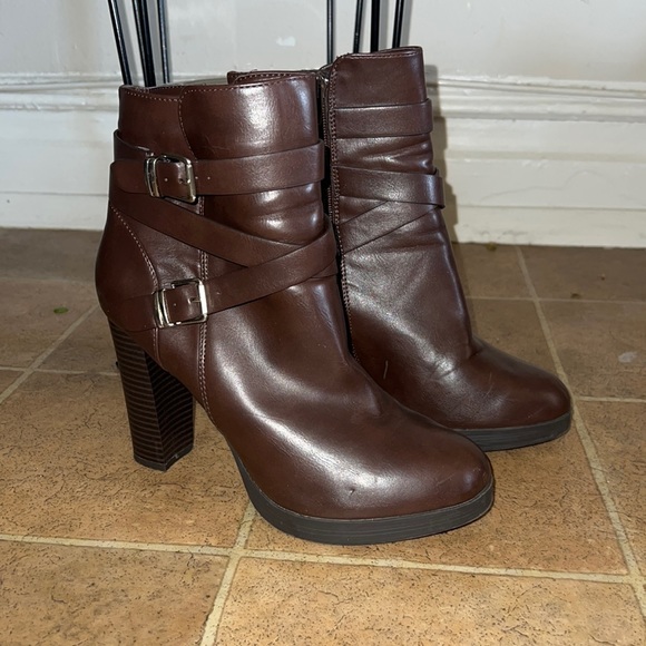 Forever 21 Shoes - Forever 21 women’s brown ankle booties, worn 2/3 times but look like new.